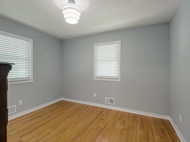 2213 N Mcbride Avenue, Sugar Creek, MO 64050