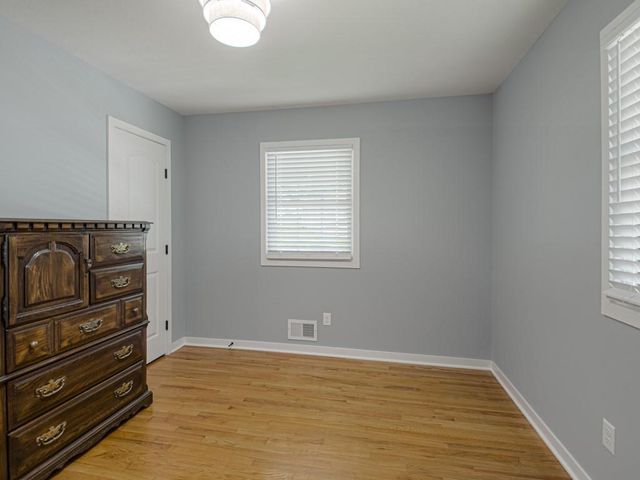 2213 N Mcbride Avenue, Sugar Creek, MO 64050
