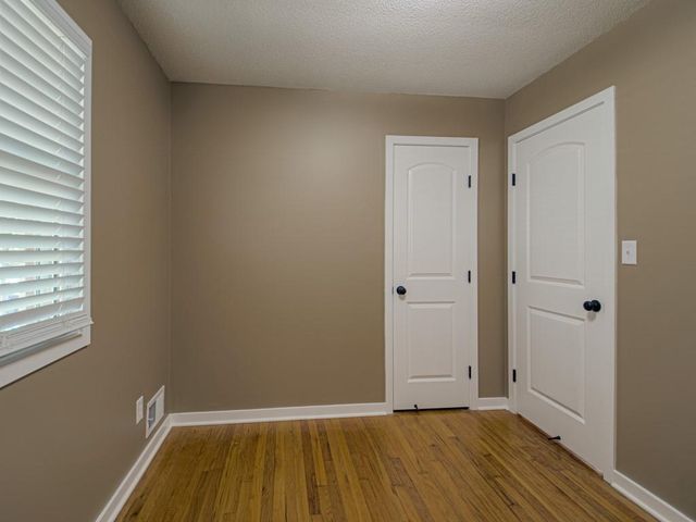 2213 N Mcbride Avenue, Sugar Creek, MO 64050