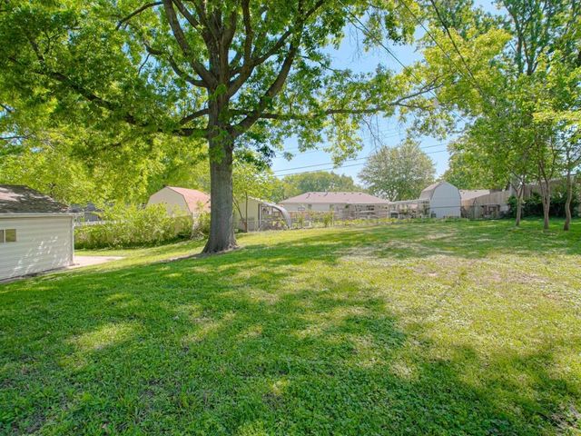 2213 N Mcbride Avenue, Sugar Creek, MO 64050