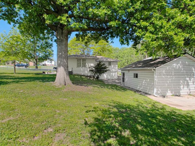 2213 N Mcbride Avenue, Sugar Creek, MO 64050