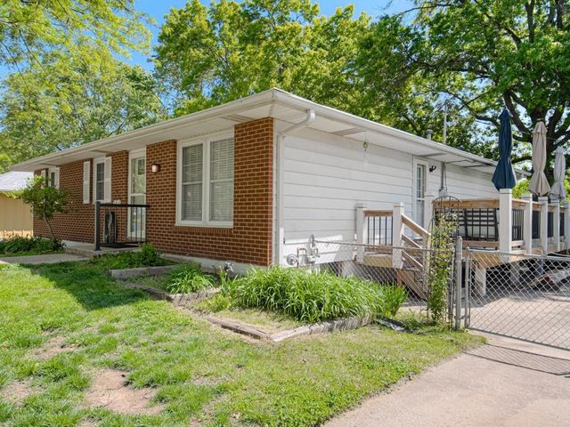 2213 N Mcbride Avenue, Sugar Creek, MO 64050