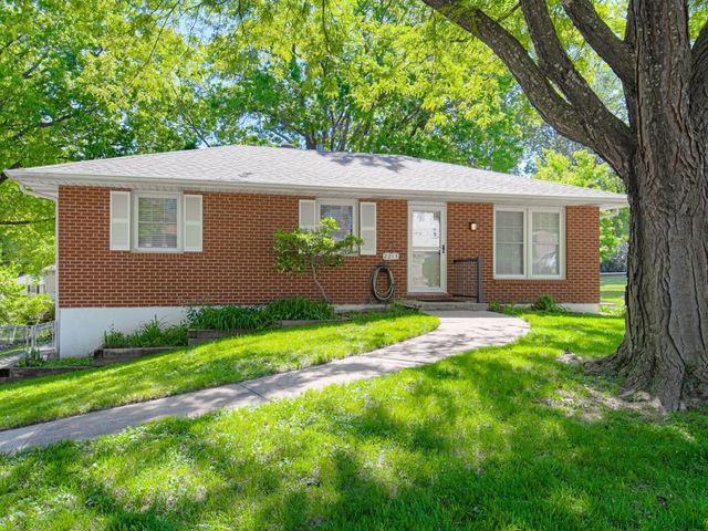 2213 N Mcbride Avenue, Sugar Creek, MO 64050