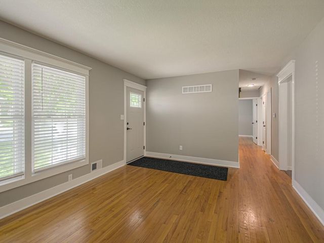 2213 N Mcbride Avenue, Sugar Creek, MO 64050
