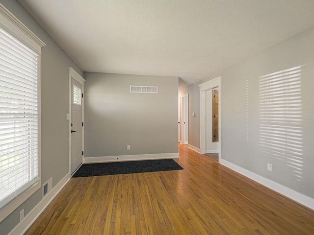 2213 N Mcbride Avenue, Sugar Creek, MO 64050