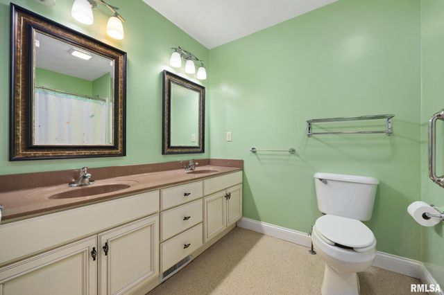 1921 DANE KELSEY Drive, Pekin, IL 61554