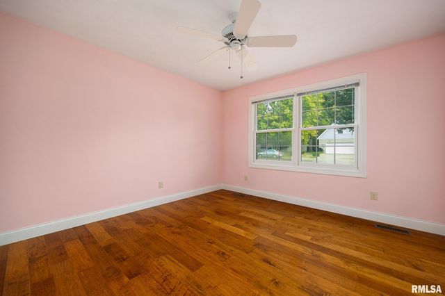 1921 DANE KELSEY Drive, Pekin, IL 61554