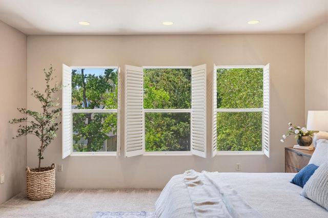 12600 Crimson Ct, Auburn, CA 95603
