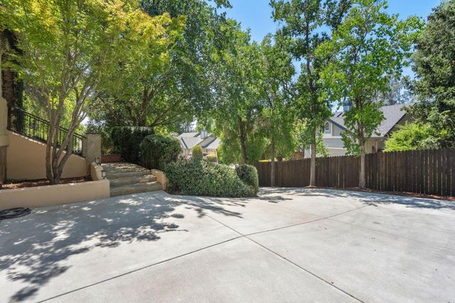 12600 Crimson Ct, Auburn, CA 95603