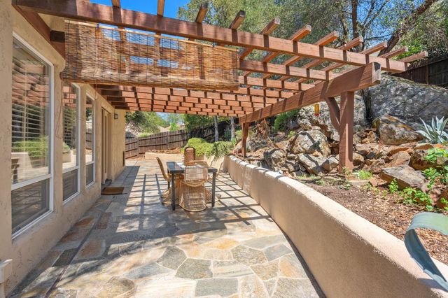 12600 Crimson Ct, Auburn, CA 95603