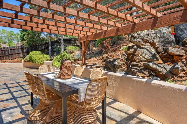 12600 Crimson Ct, Auburn, CA 95603