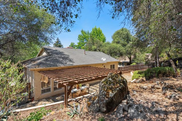 12600 Crimson Ct, Auburn, CA 95603