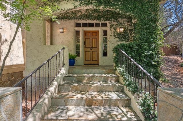 12600 Crimson Ct, Auburn, CA 95603