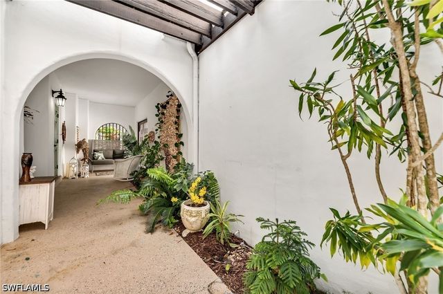 3310 Europa DR 33, Naples, FL 34105