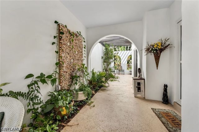 3310 Europa DR 33, Naples, FL 34105