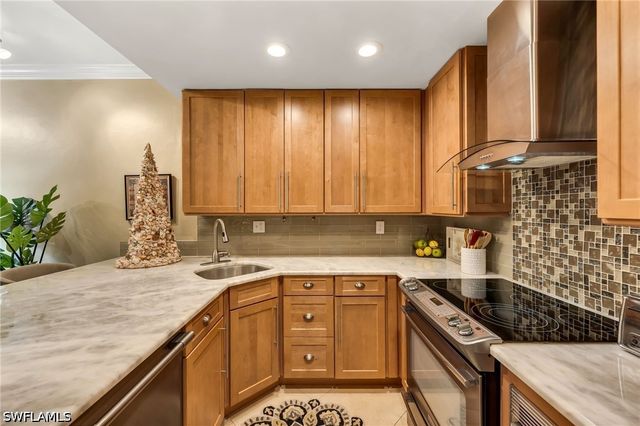 3310 Europa DR 33, Naples, FL 34105