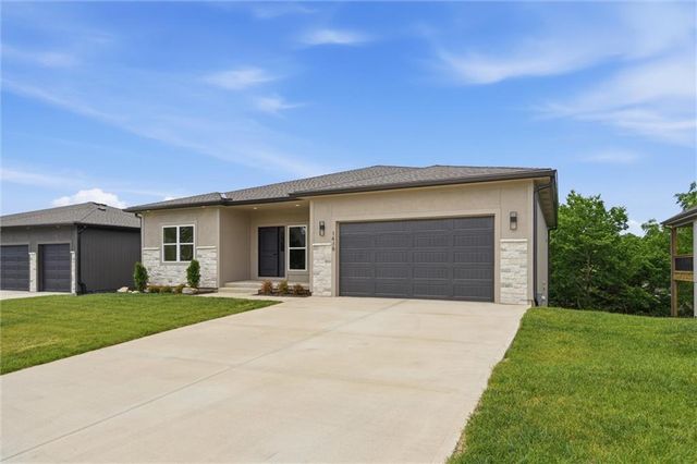 1416 NE Earnest Way, Lee's Summit, MO 64086