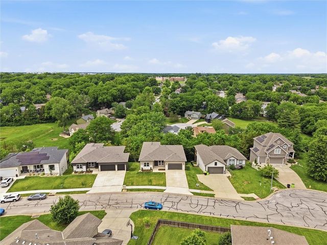 1416 NE Earnest Way, Lee's Summit, MO 64086