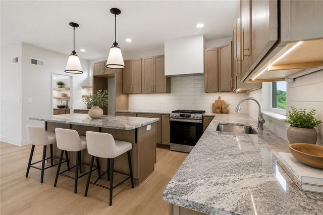 1416 NE Earnest Way, Lee's Summit, MO 64086