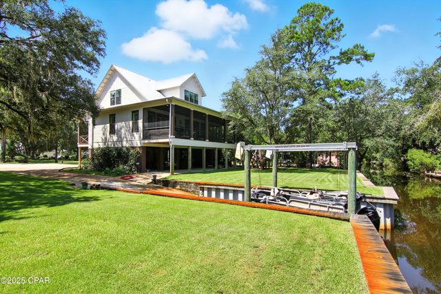 400 Pitts Bayshore Drive, Freeport, FL 32439