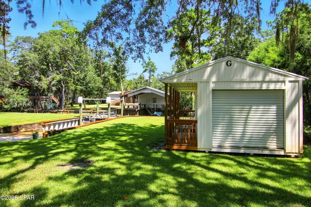 400 Pitts Bayshore Drive, Freeport, FL 32439