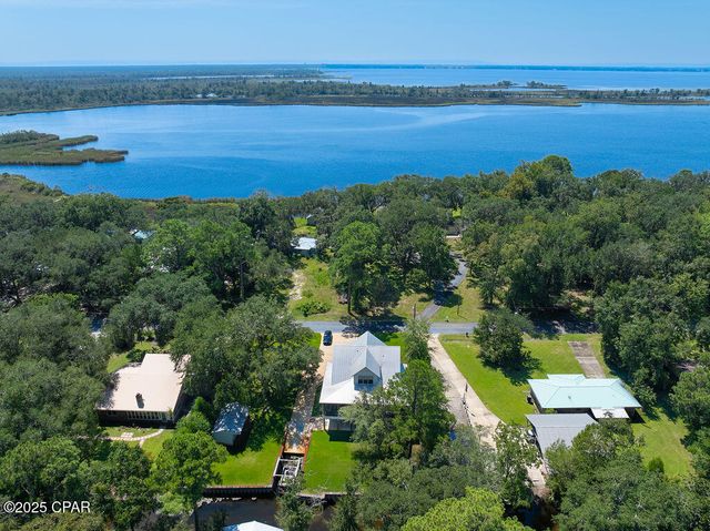 400 Pitts Bayshore Drive, Freeport, FL 32439