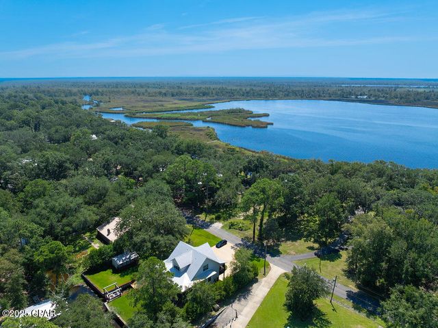400 Pitts Bayshore Drive, Freeport, FL 32439
