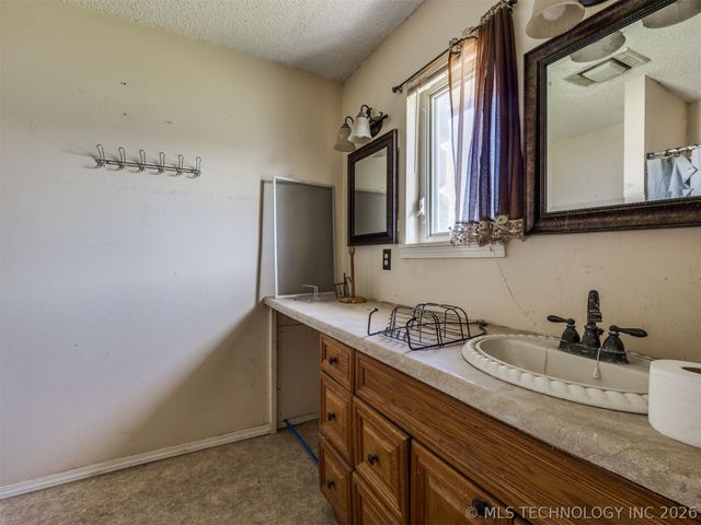 31760 N 4000 Road, Ramona, OK 74061