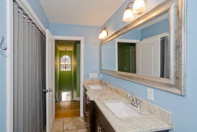 48 Mountain Ave, West Springfield, MA 01089