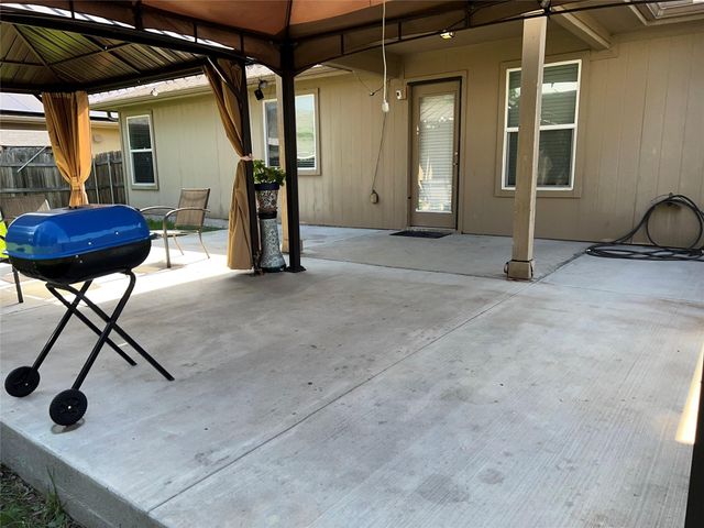 13724 Sierra Wind LN, Elgin, TX 78621
