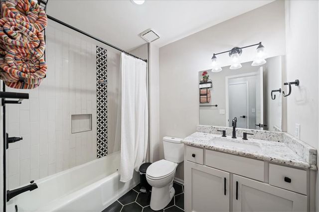 14801 S Arapaho Drive, Olathe, KS 66062