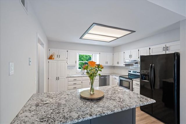 14801 S Arapaho Drive, Olathe, KS 66062
