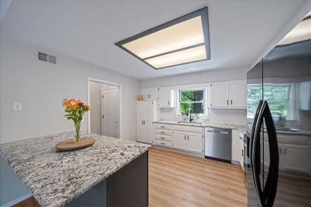 14801 S Arapaho Drive, Olathe, KS 66062