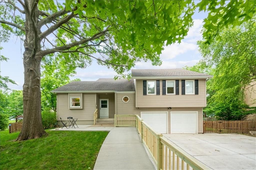 14801 S Arapaho Drive, Olathe, KS 66062