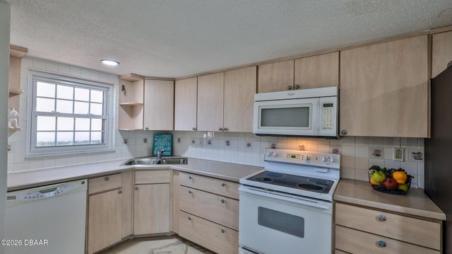 625 N Halifax Ave Apt 15, Daytona Beach, FL 32118