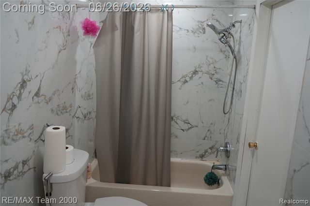 6426 Chase Road, Dearborn, MI 48126