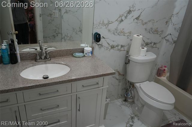 6426 Chase Road, Dearborn, MI 48126