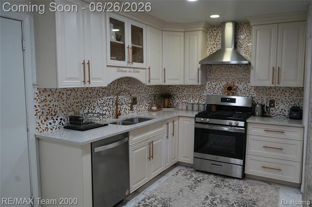 6426 Chase Road, Dearborn, MI 48126