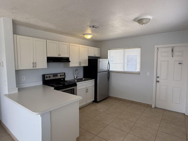 2820 Avenue S 12, Riviera Beach, FL 33404