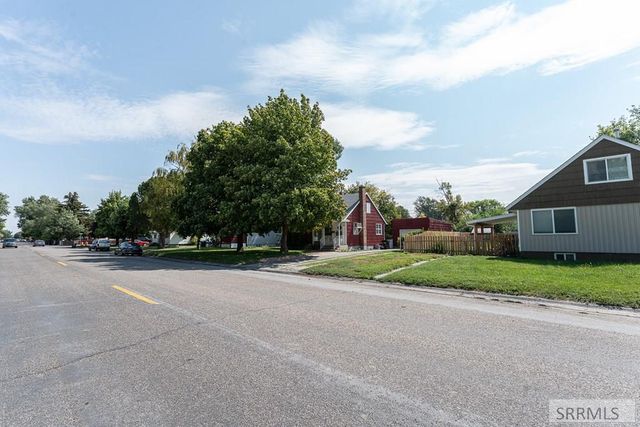 1260 S Shilling Avenue, Blackfoot, ID 83221