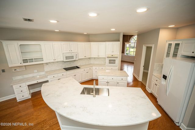 3727 CRICKET COVE Road E, Jacksonville, FL 32224