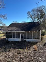 29 Pinecrest Avenue, Great Falls, SC 29055
