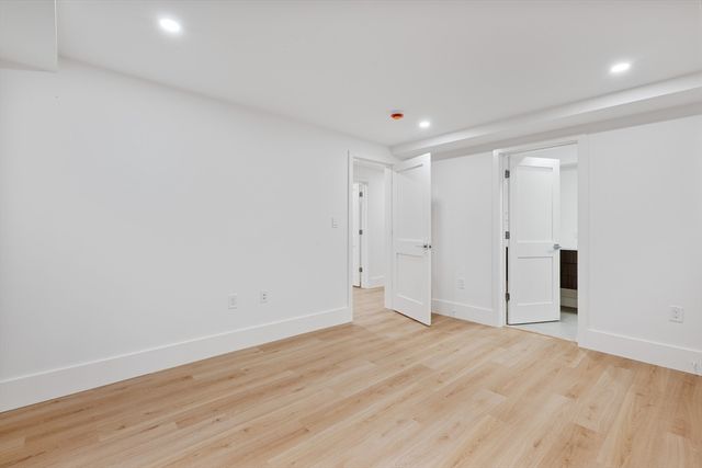 65 Francis A, Brookline, MA 02446