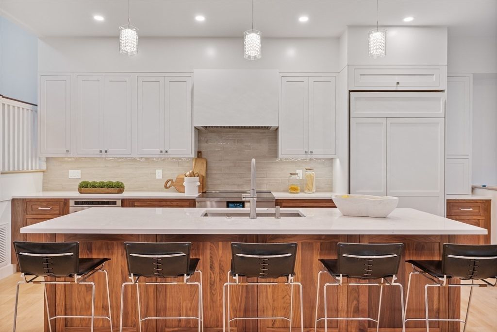 65 Francis A, Brookline, MA 02446