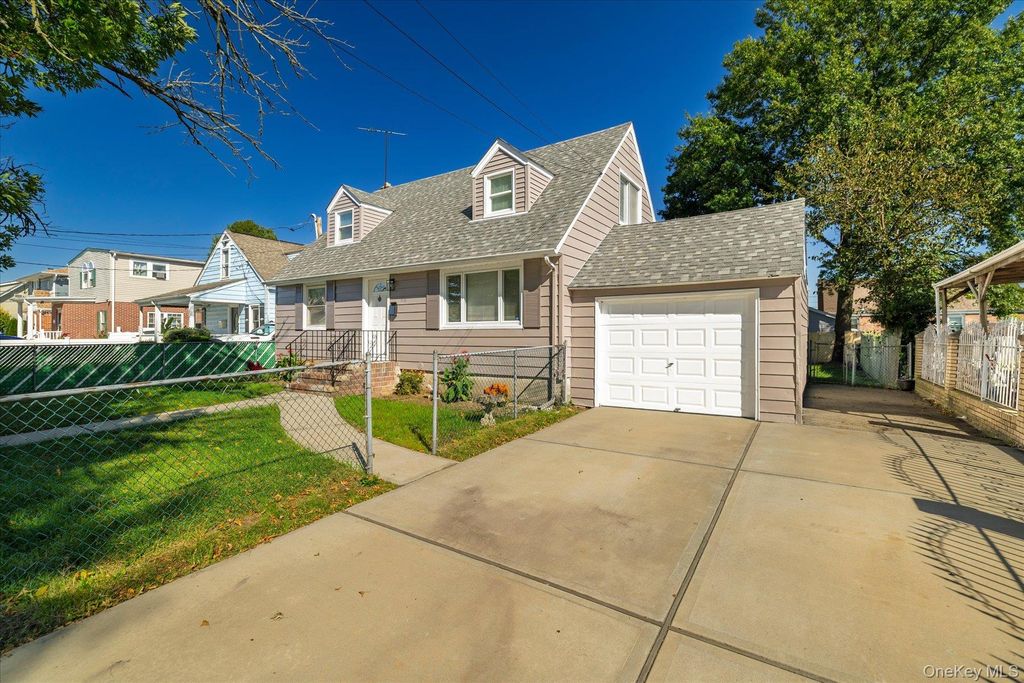 413 Greengrove Avenue, Uniondale, NY 11553 — photo 3