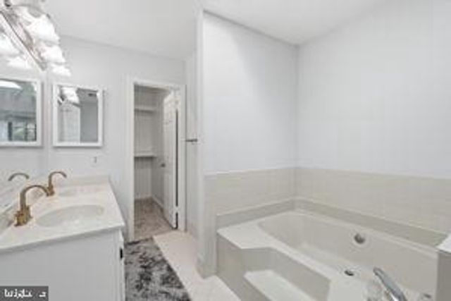 3977 BURNING BUSH CT, Fairfax, VA 22033