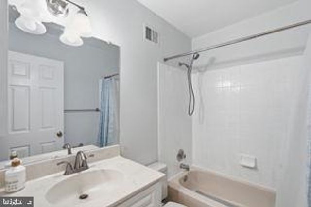 3977 BURNING BUSH CT, Fairfax, VA 22033