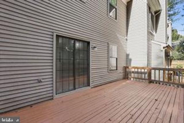 3977 BURNING BUSH CT, Fairfax, VA 22033