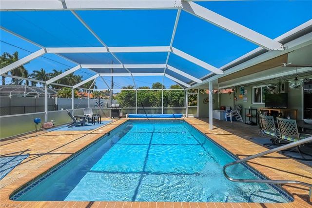 2004 SE 8th AVE, Cape Coral, FL 33990