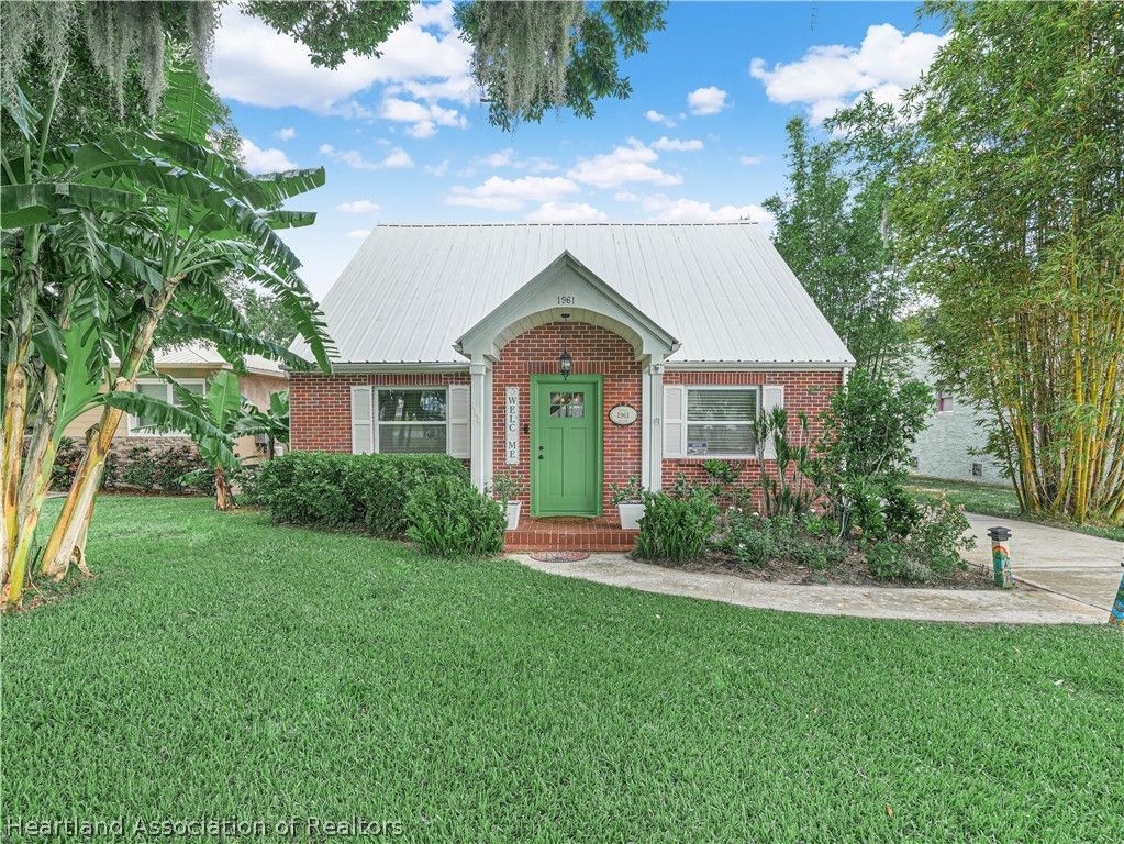 1961 Lakeview Drive, Sebring, FL 33870
